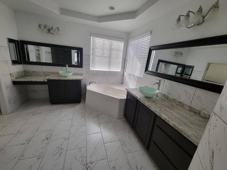 5 Bed- Strip 8Mil, Dwntown 4.5Mi Villa Лас Вегас Екстериор снимка